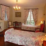 Bed & Breakfast Manoir De Sens 3*