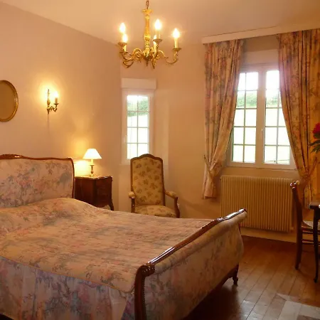 Bed & Breakfast Manoir De Sens 3*