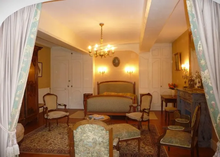 Manoir De Sens לינה וארוחת בוקר 3*