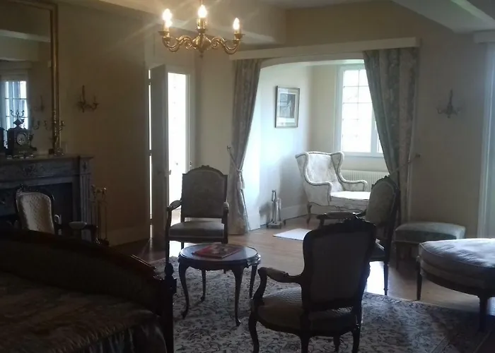 Manoir De Sens לינה וארוחת בוקר 3*